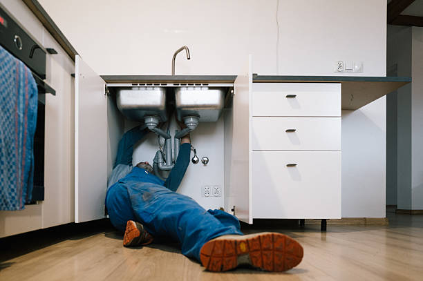 Professional Leak Detection technician working in Kilbourne, IL